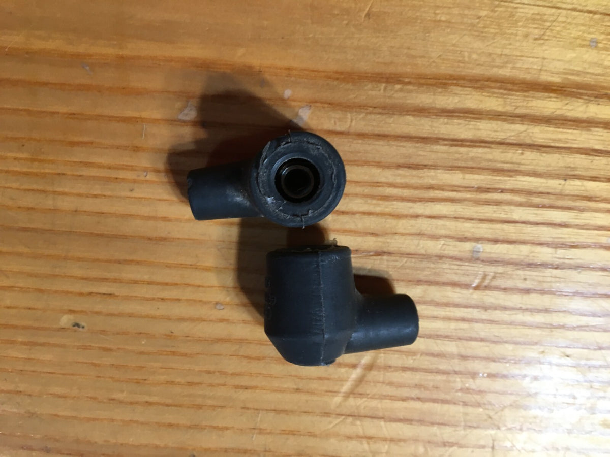 Vintage Spark Plug Cap Boots for Classic Cars and Tractors - Beru 045 Set