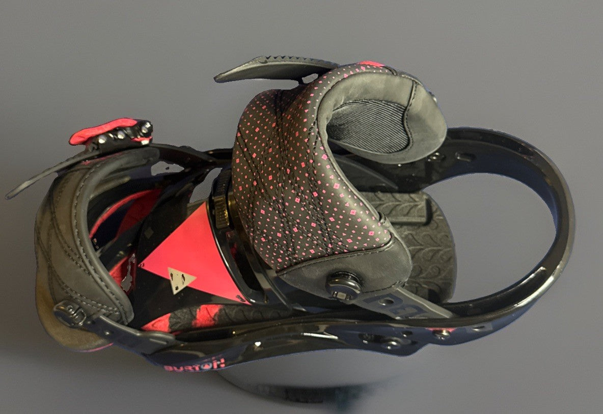 Women's Snowboard Bindings Size S 4-6 - BlackBerry Mure Snowboard Equipment