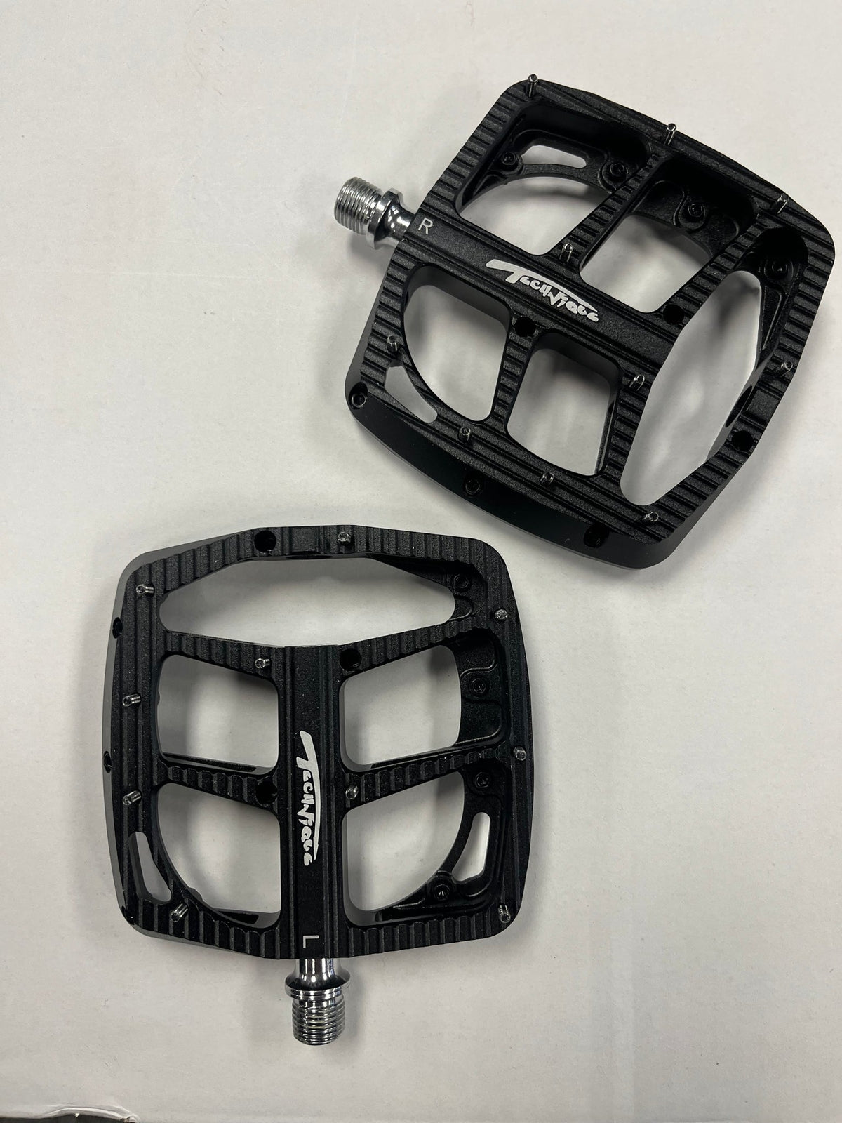 BMX Pedals Flat Pedal Set with Aluminum Body and Chromoly Axle - Multiple Colors
