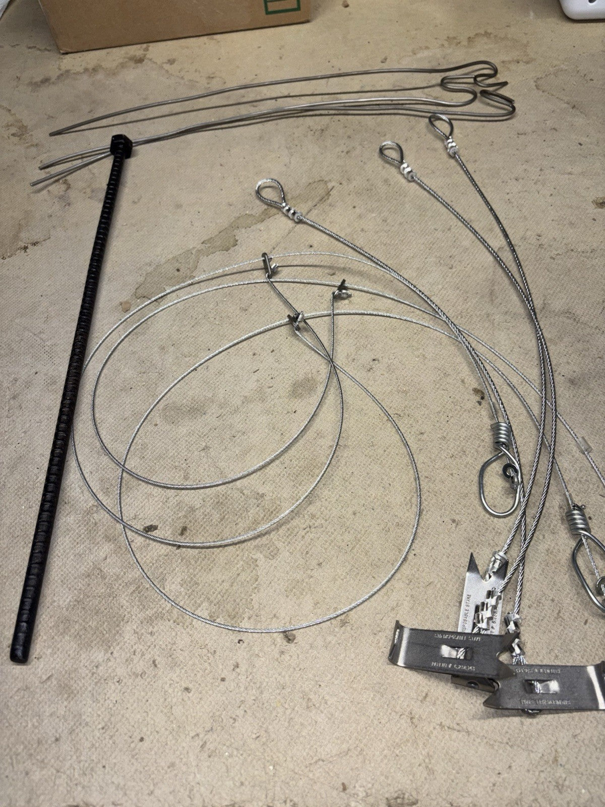 Groundhog Snare Kit with 3 Snares, Earth Anchors, Driver & Support Wire
