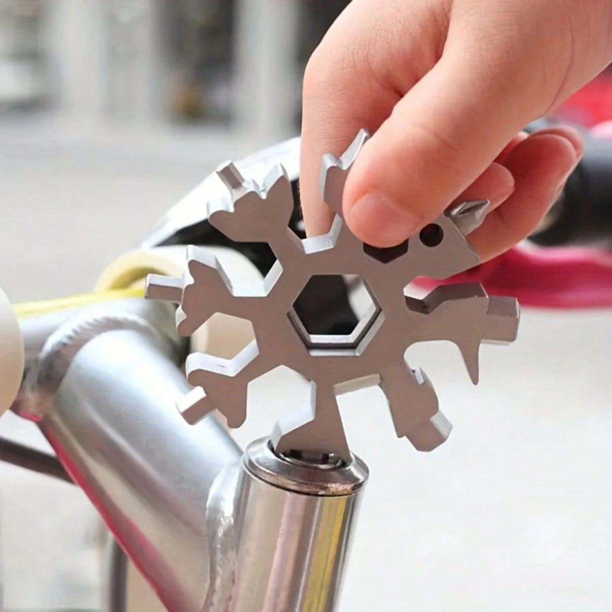 18-in-1 Snowflake Multi-Tool Wrench Screwdriver Keychain Set - Alloy Steel