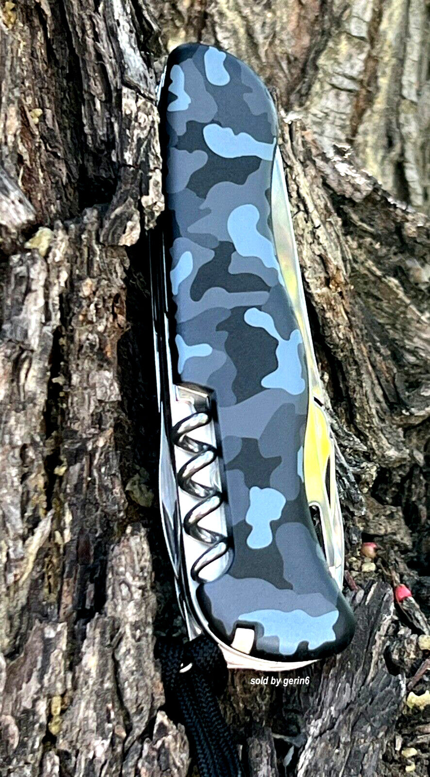 Victorinox Swiss Army Knife Skipper Lockblade Camo 18-Function Compact Multi-Tool