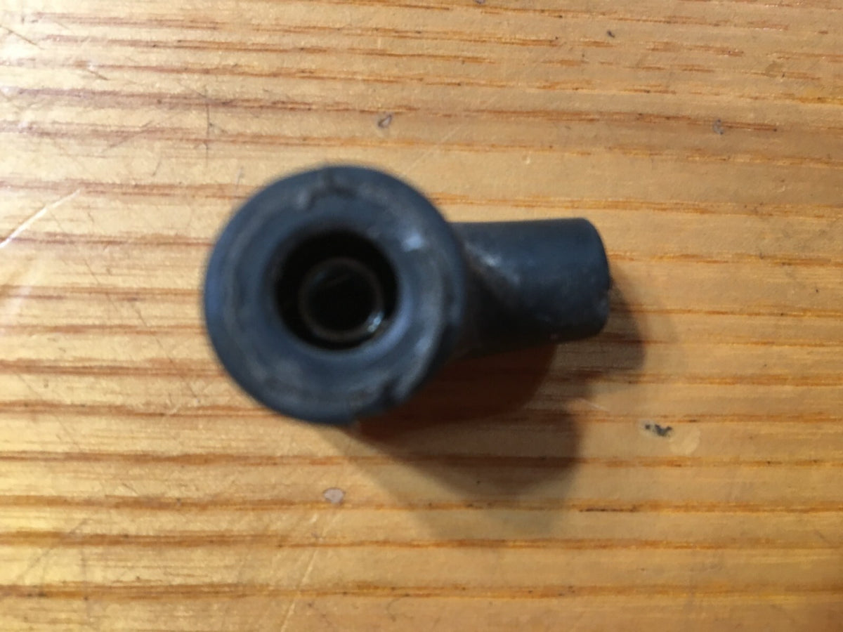 Vintage Spark Plug Cap Boots for Classic Cars and Tractors - Beru 045 Set
