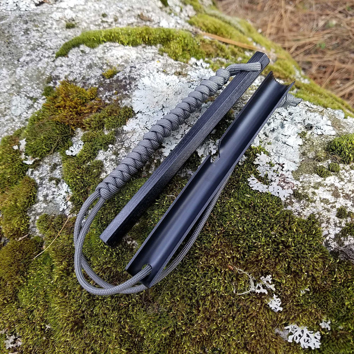 Large HexaShape Ferro Rod Fire Starter with Paracord Lanyard & Striker