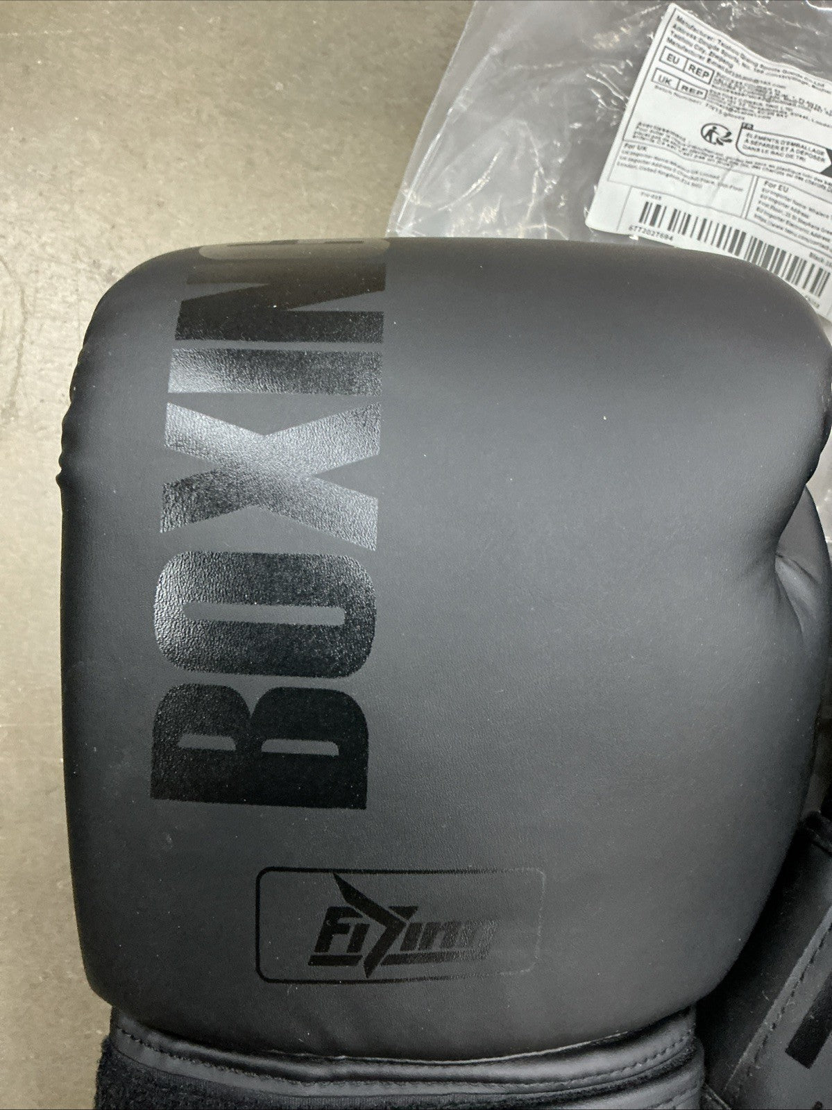 Boxing Gloves for Men and Women 10oz Black Protective Gear