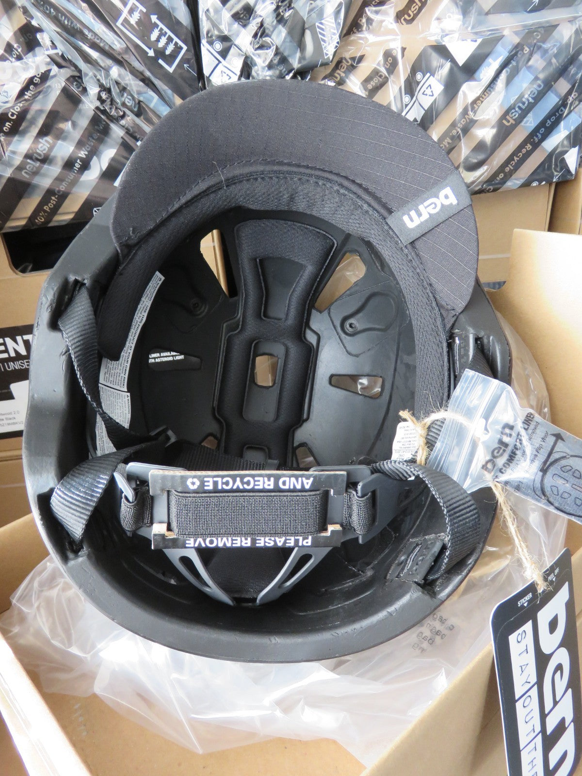 Bern Brentwood 2.0 Bicycle Helmet Medium Matte Black with Vents & Removable Visor
