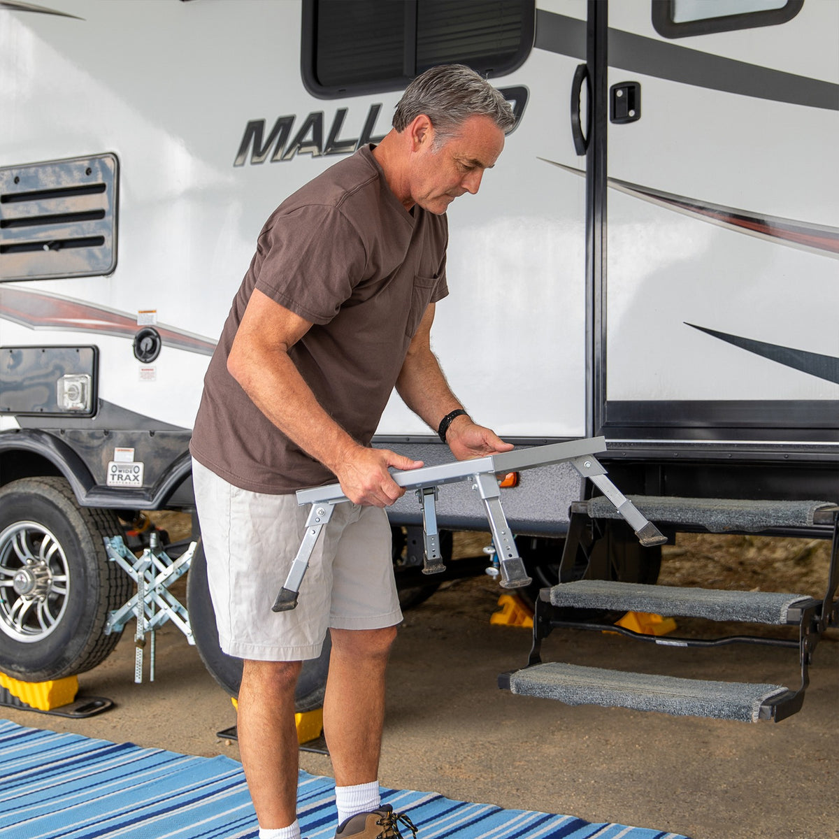Adjustable Aluminum Step Stool for RV and Home Use - Foldable, Non-Slip