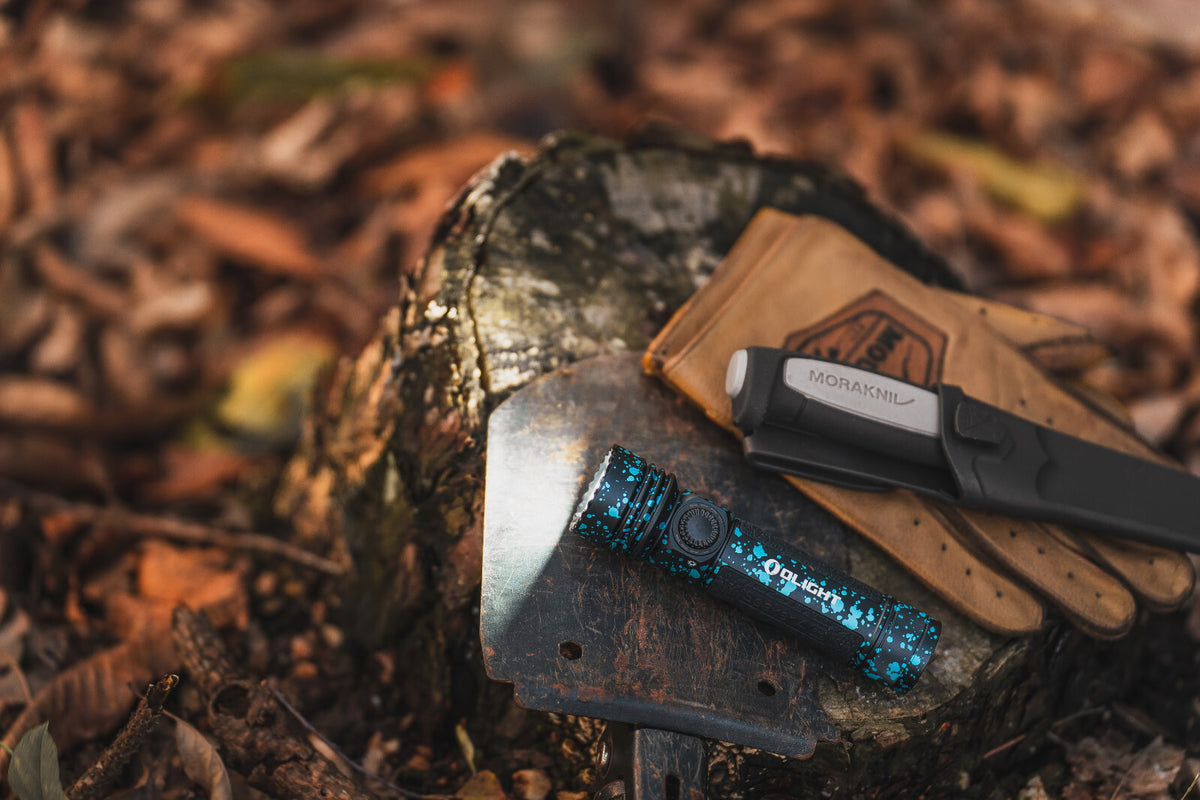 Olight Seeker 4 Pro Deep Ocean Flashlight 4600 Lumens with Holster - CW