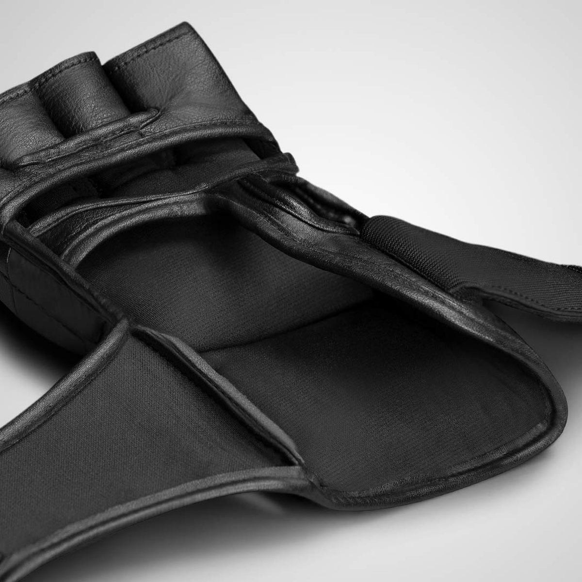Hayabusa T3 4oz MMA Gloves for Men and Women - Black, Medium