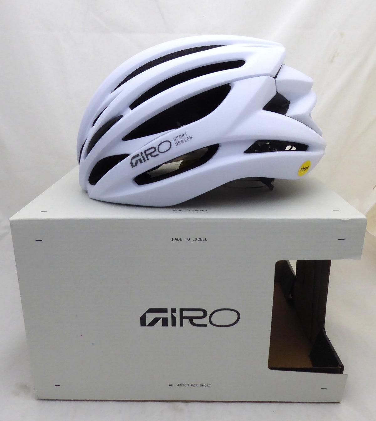 Cycling Helmet Giro Syntax MIPS Matte White Medium - Lightweight Safety Gear