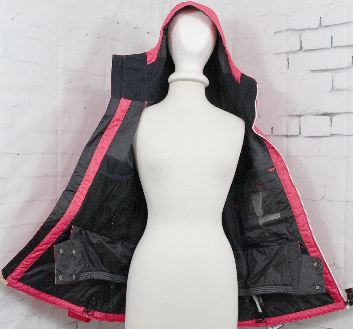 Women's Insulated Snowboard Jacket with Adjustable Features - Small Azalea Netting