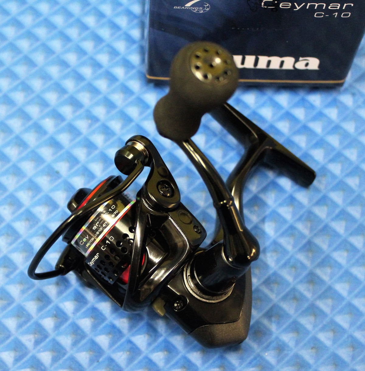 Lightweight Spinning Reel for Freshwater & Saltwater Fishing - Multiple Sizes