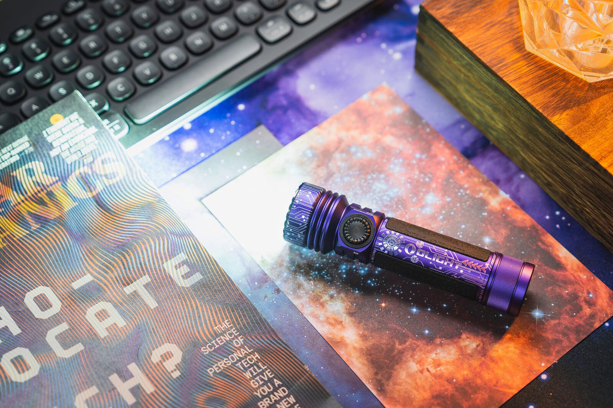 Olight Seeker 4 Pro Flashlight Cyber Violet 4600 Lumens with Holster