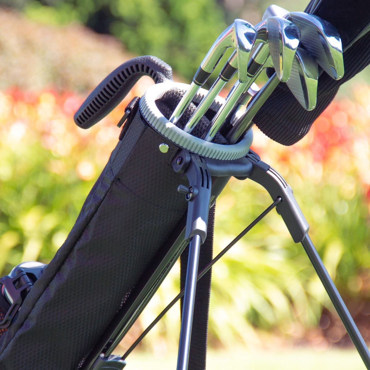 Lightweight Golf Stand Bag for Range and Par-3 Courses - Holds 7 Clubs