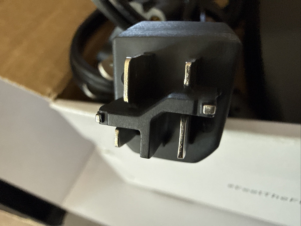 Bosch Smart System 4A Electric Bike Charger BPC3400 - Fast & Reliable