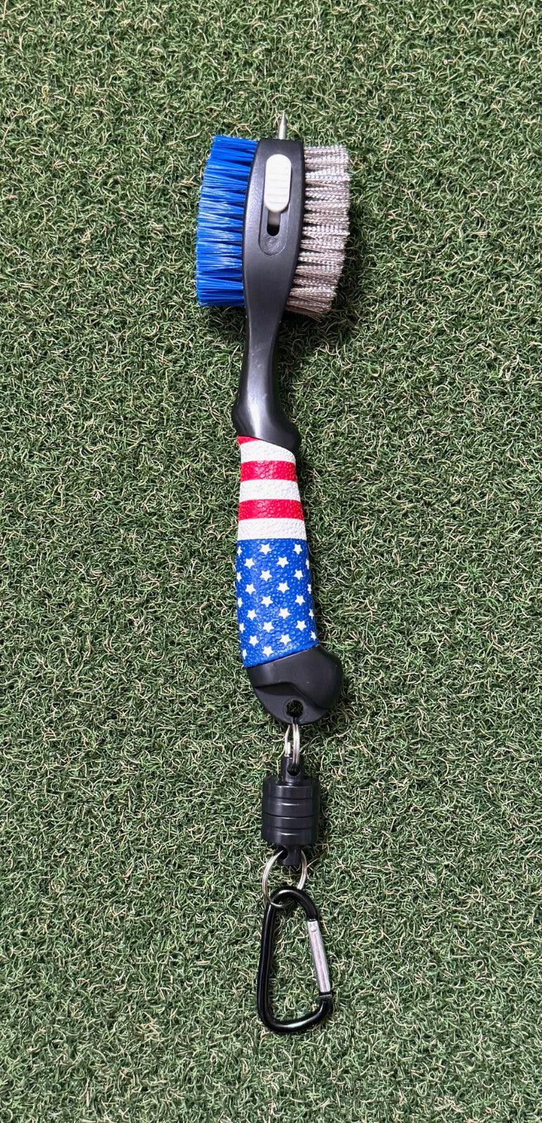 Golf Club Cleaning Brush with Magnetic Release & Retractable Spike