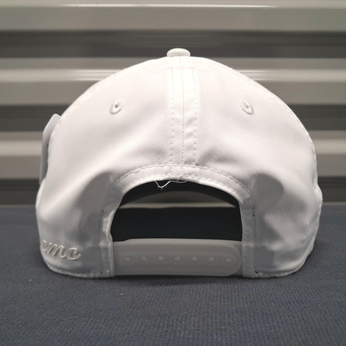 Performance Golf Hat with Embroidery - White Snapback Cap for Men & Women