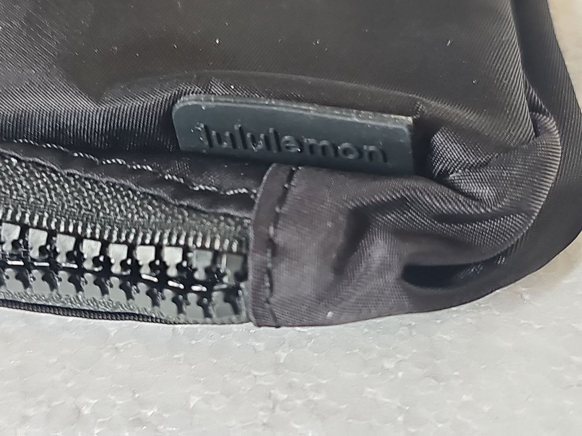 Lululemon Everywhere Belt Bag 1L - Black Matte Logo - New with Tags