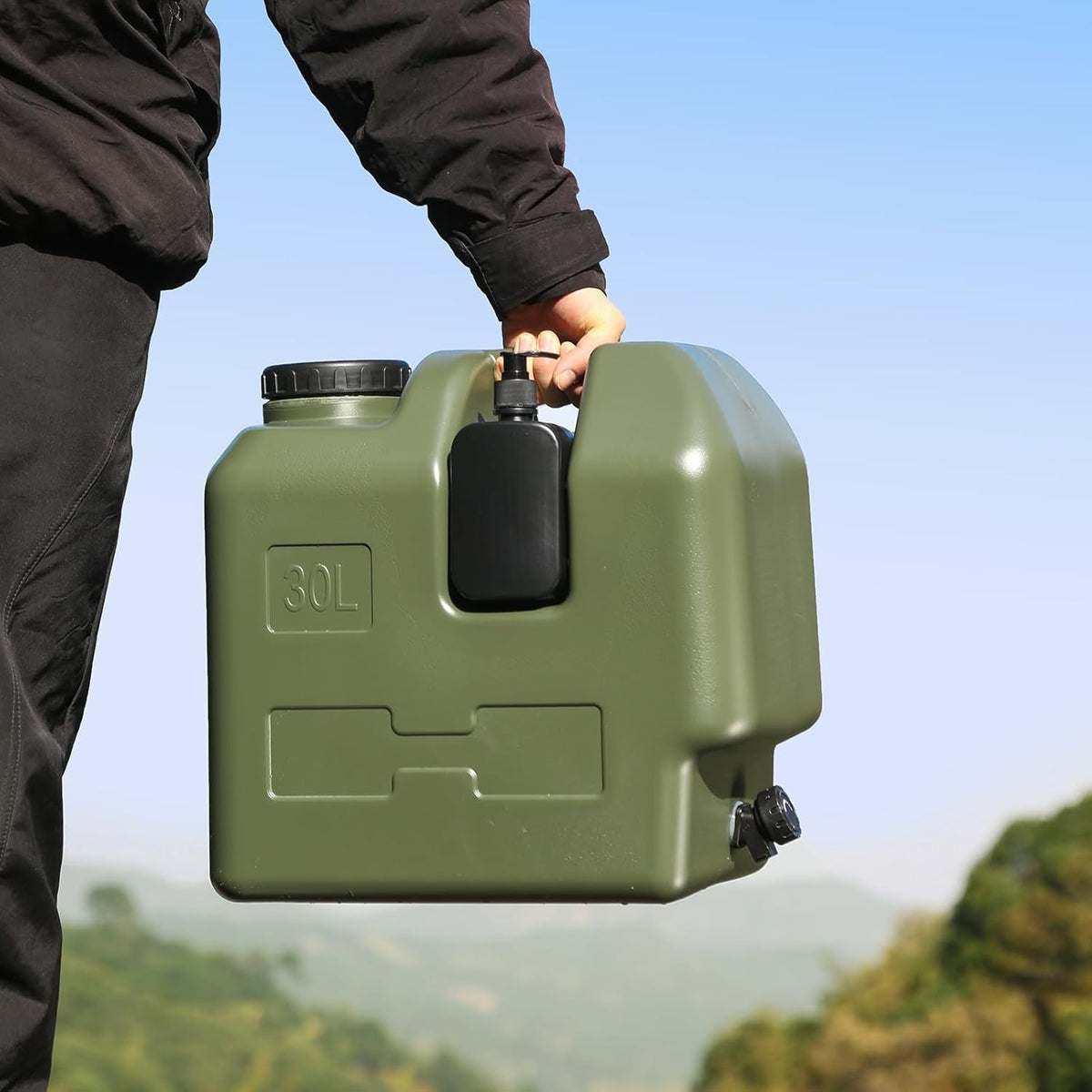 8 Gallon Water Container with Spigot - Portable Outdoor Water Storage Tank