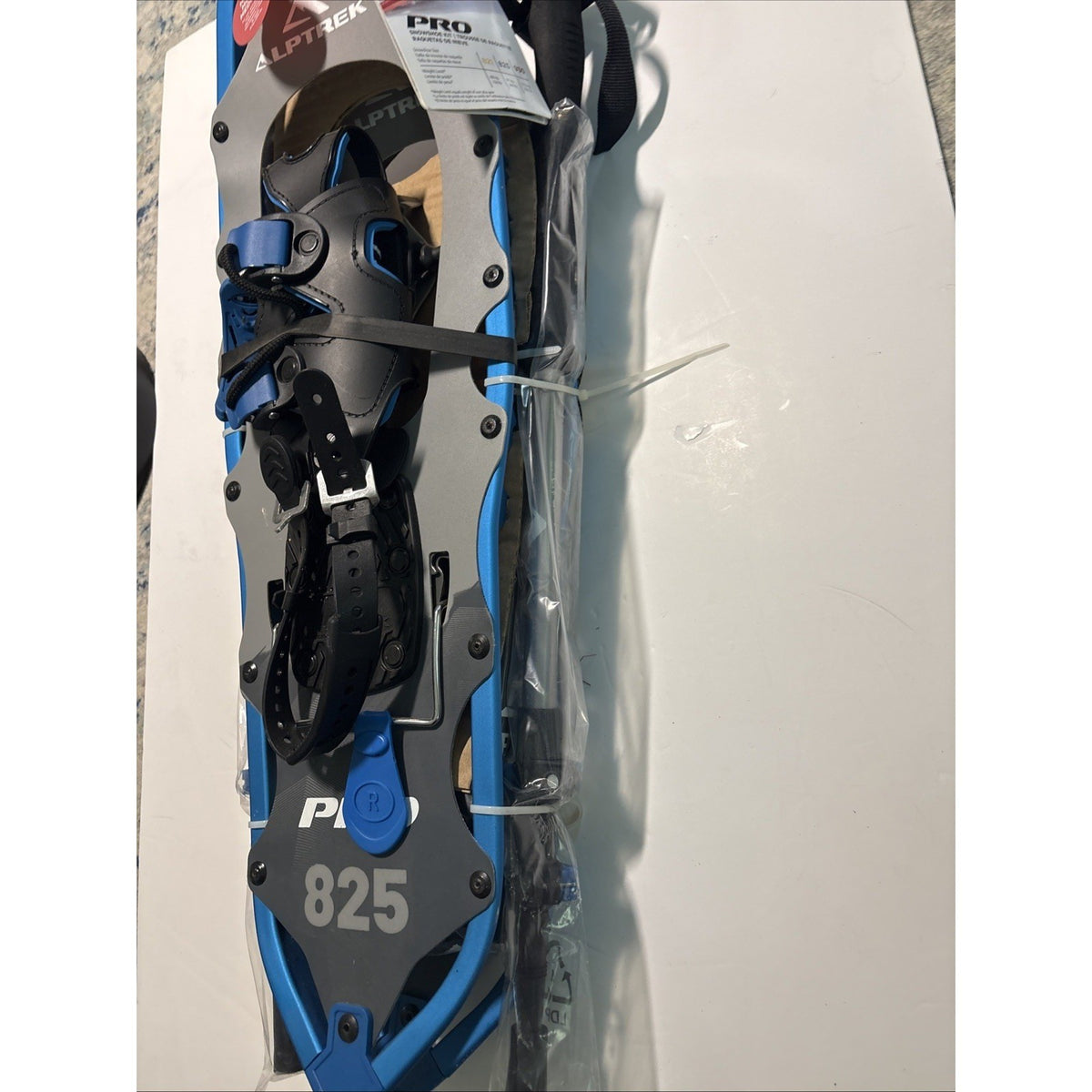 Pro Snowshoe Kit with Sawtooth Grip Poles and Carry Bag - New