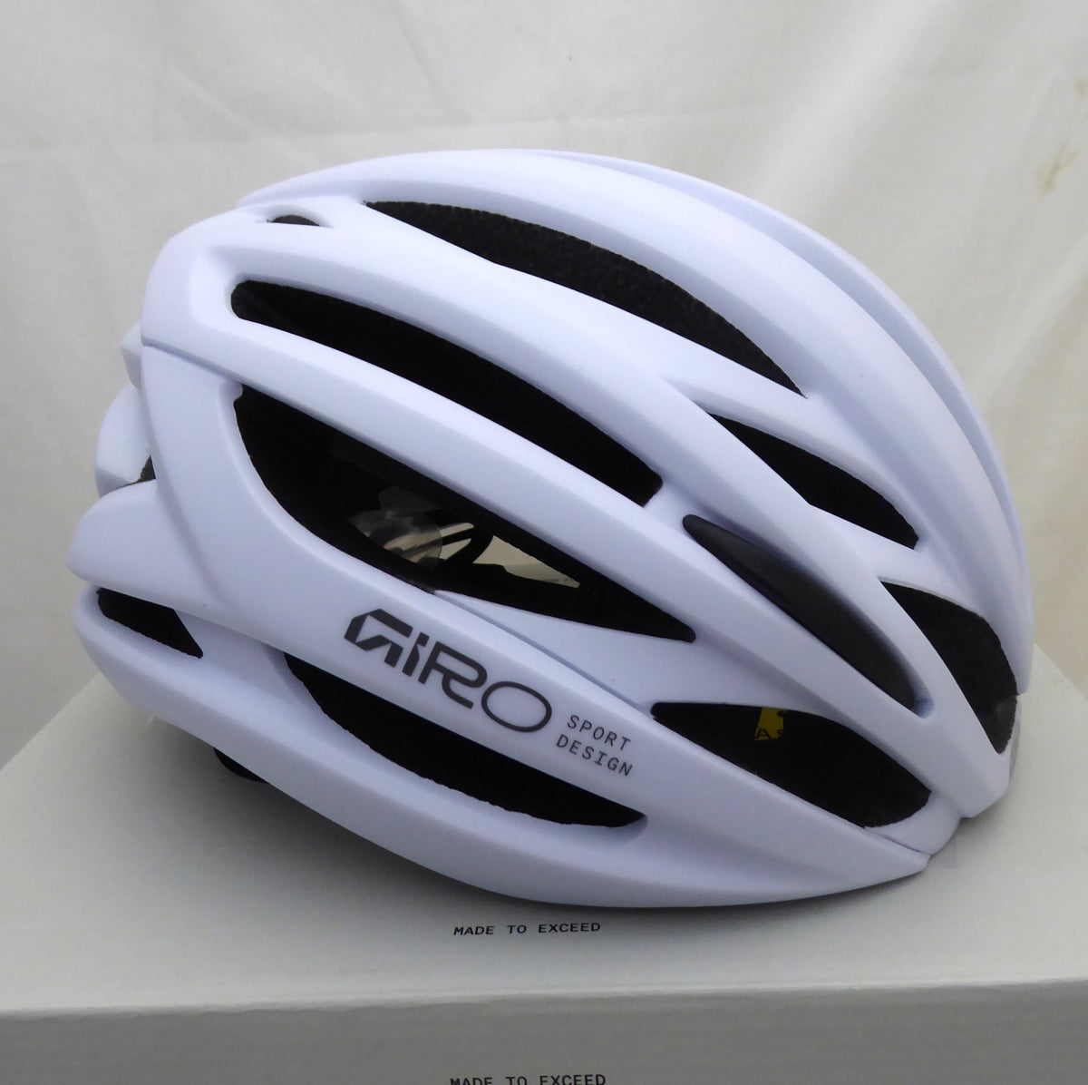 Cycling Helmet Giro Syntax MIPS Matte White Medium - Lightweight Safety Gear