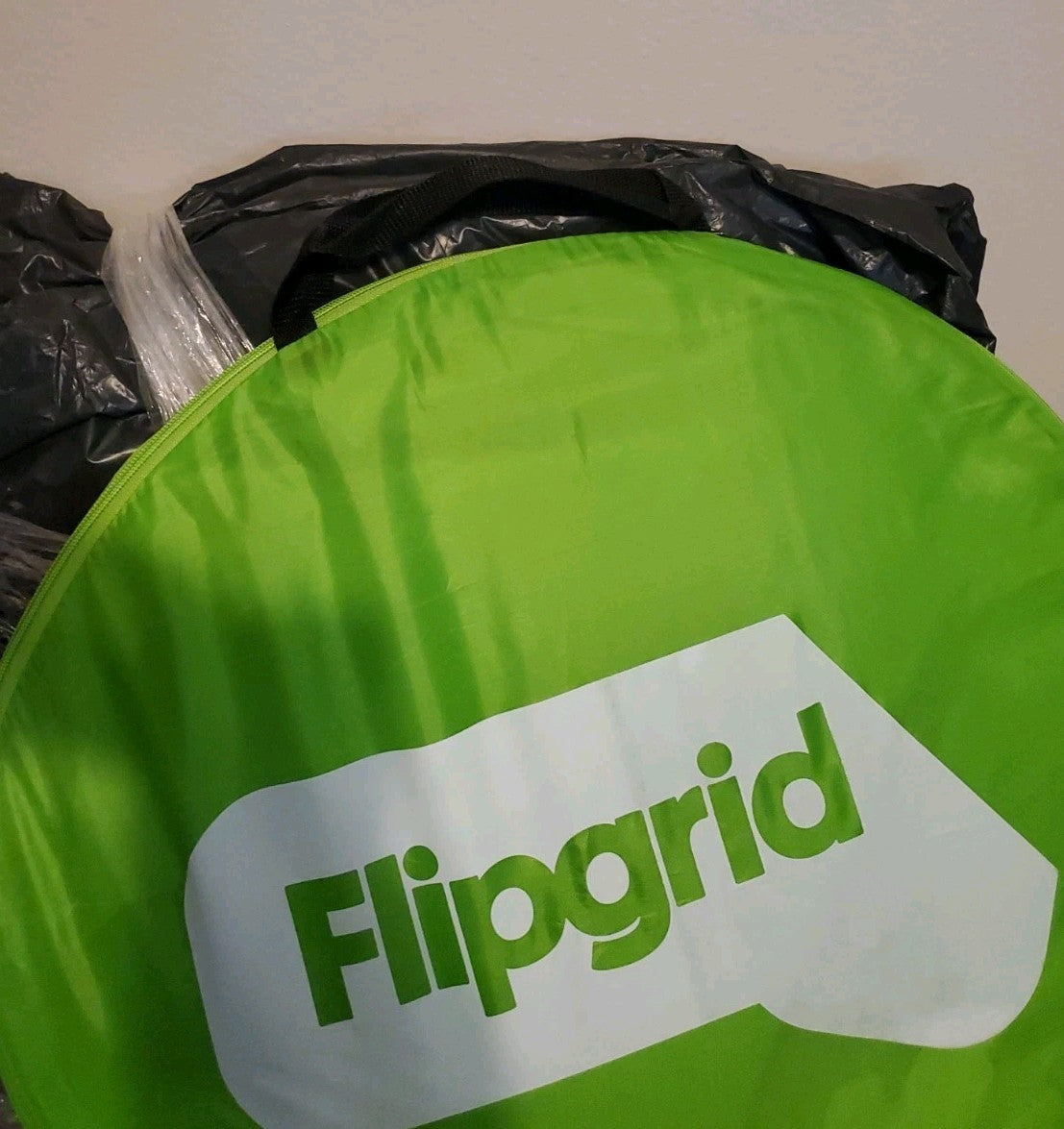 Flip Up Privacy Shower Tent with Green Screen for Changing Rooms