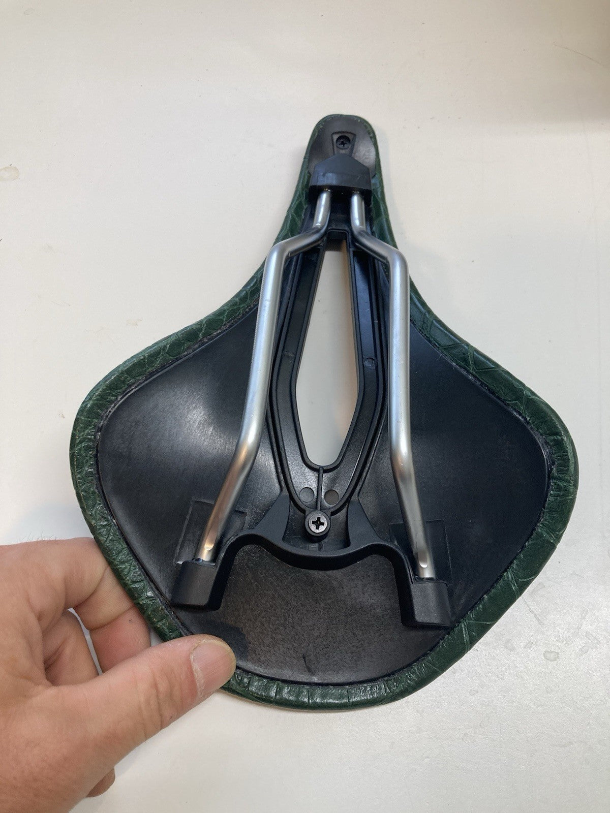 Green Faux Leather Bicycle Saddle 160mm x 250mm Road Gravel MTB Seat