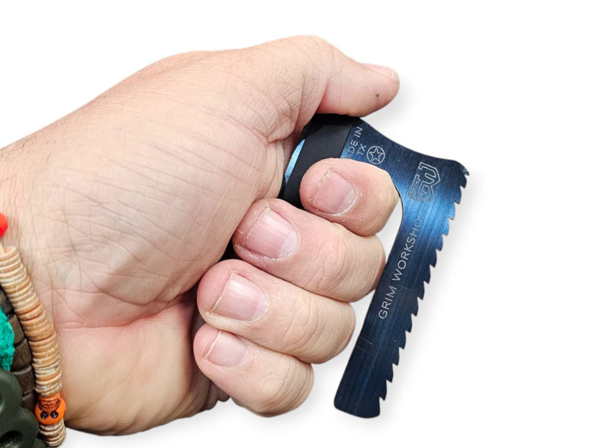 Survival Card with Ferro Rod and Saw Blade - Compact Emergency Tool