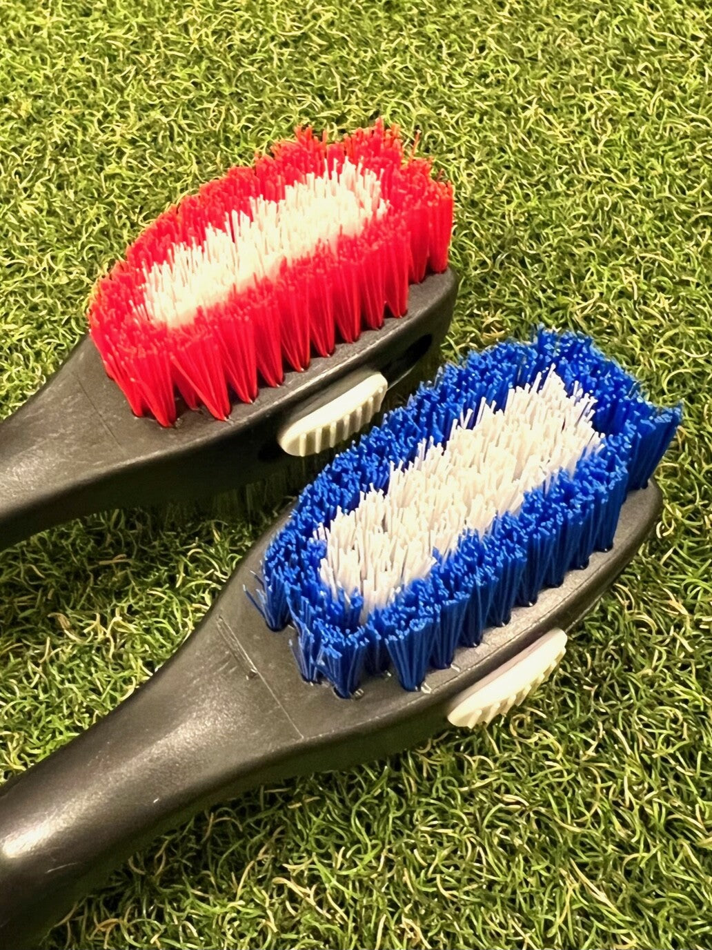 Golf Club Cleaning Brush with Magnetic Release & Retractable Spike