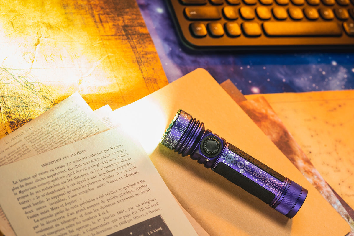 Olight Seeker 4 Pro Flashlight Cyber Violet 4600 Lumens with Holster
