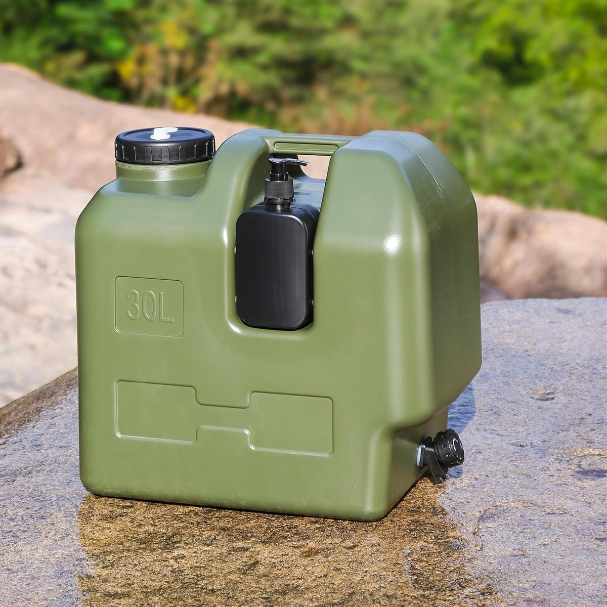 8 Gallon Water Container with Spigot - Portable Outdoor Water Storage Tank