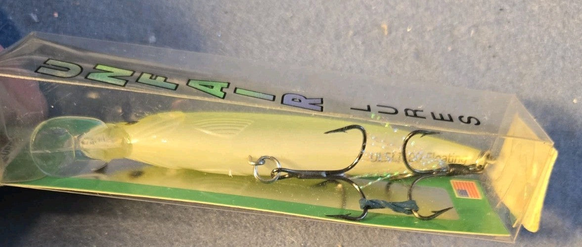 Floating Jerkbait Lure 4.25 Inch Fish Bait for Freshwater & Saltwater Fishing
