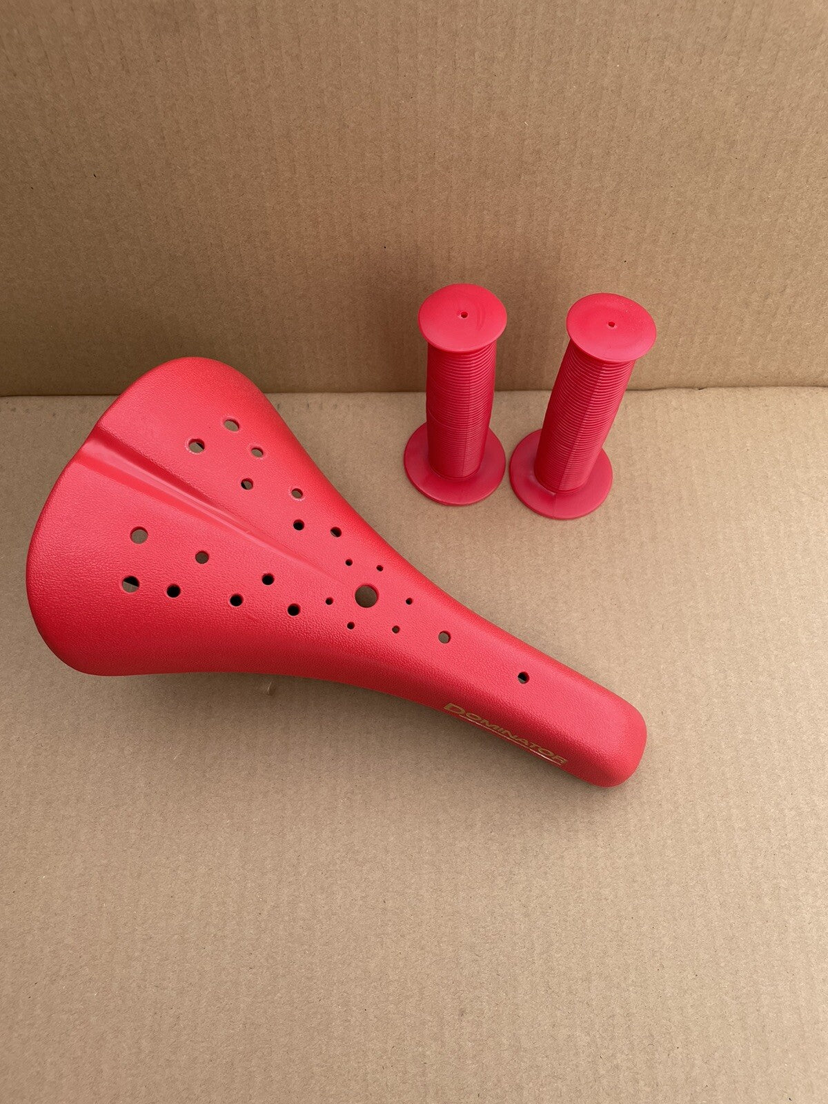 Viscount Dominator BMX Bicycle Seat with Grips - Hard Shell, Red