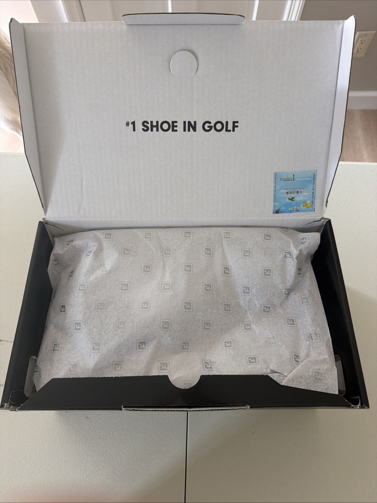 Men's Golf Shoes White Black Red Size 10.5 Athletic Performance