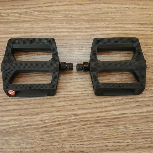 Bicycle Platform Pedals with Reflectors - Plastic BMX Mountain Cruiser