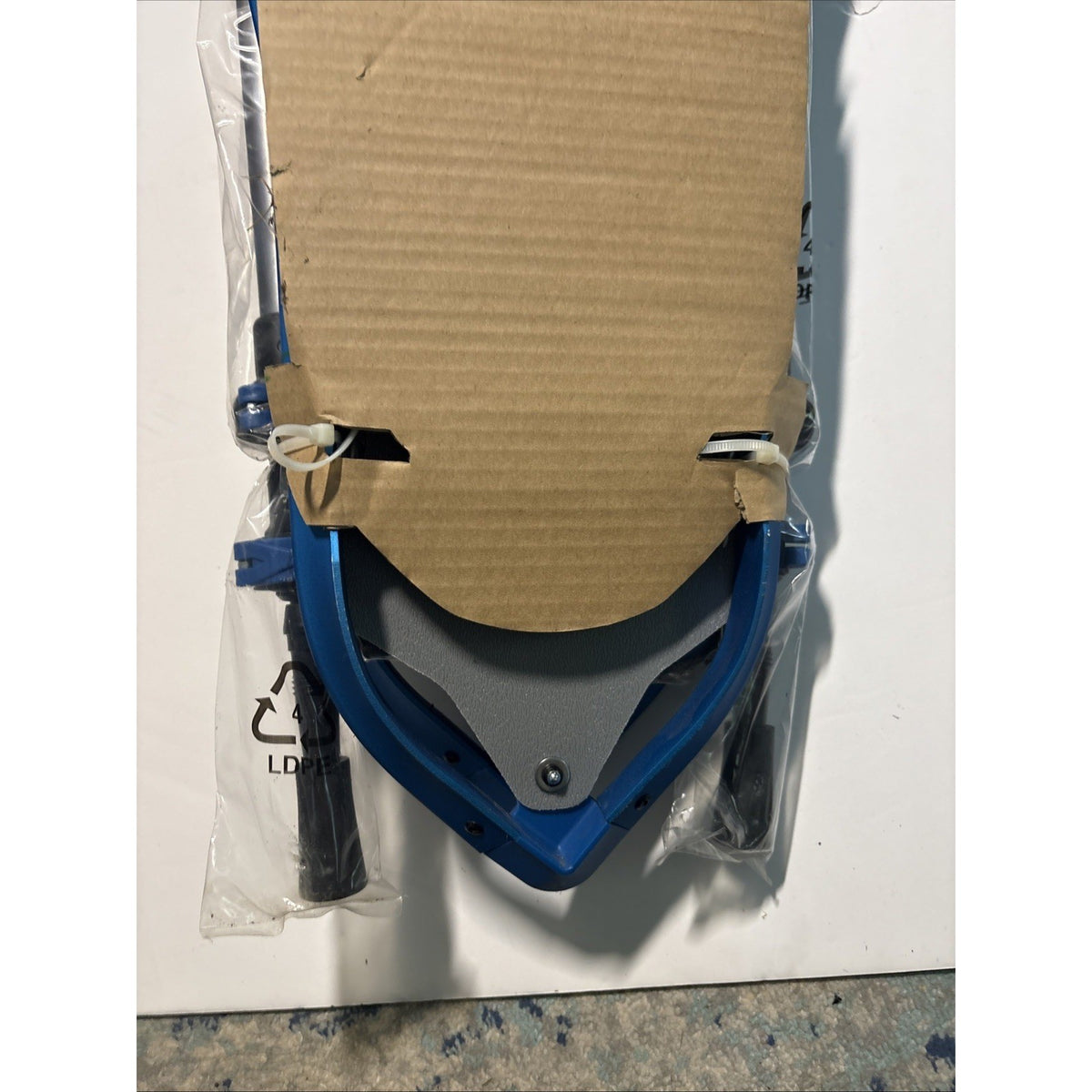 Pro Snowshoe Kit with Sawtooth Grip Poles and Carry Bag - New