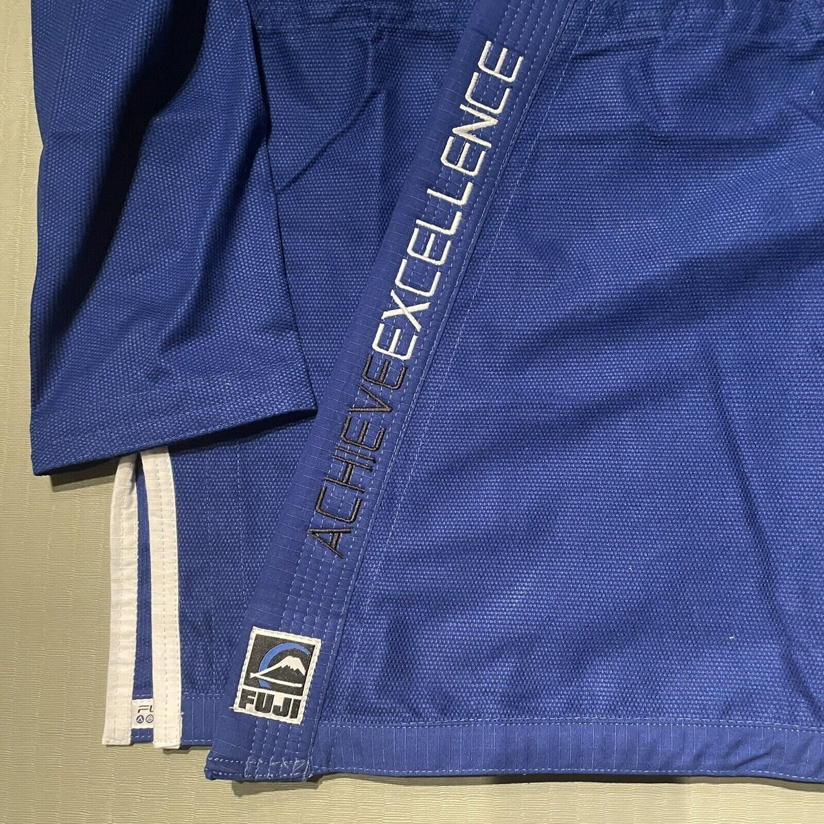 Lightweight Jiu Jitsu Gi for BJJ & Grappling - Multiple Sizes Available