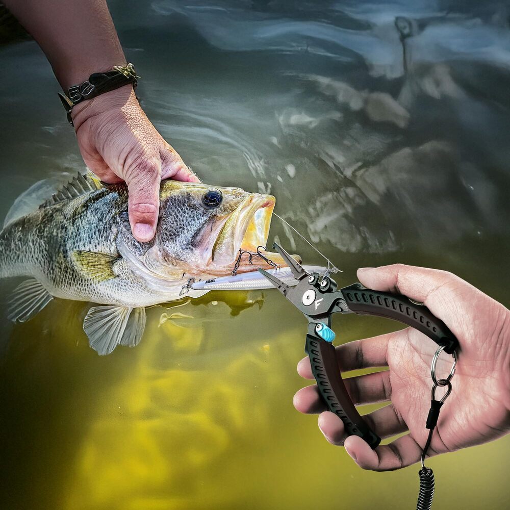 Saltwater Fishing Pliers with Safety Lock & TPR Handle – Corrosion-Resistant Multi-Function Tool