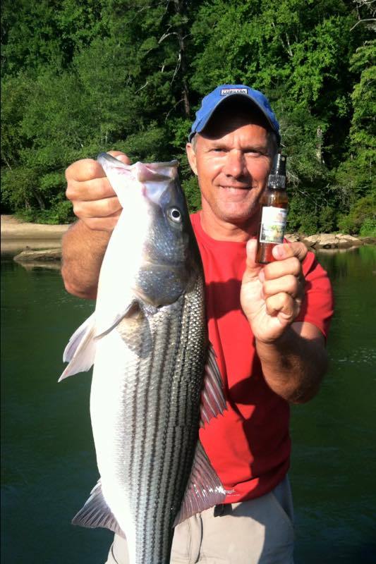 Fish Attractant Spray-On Lure - 2oz Crawfish Scent for Freshwater Fishing
