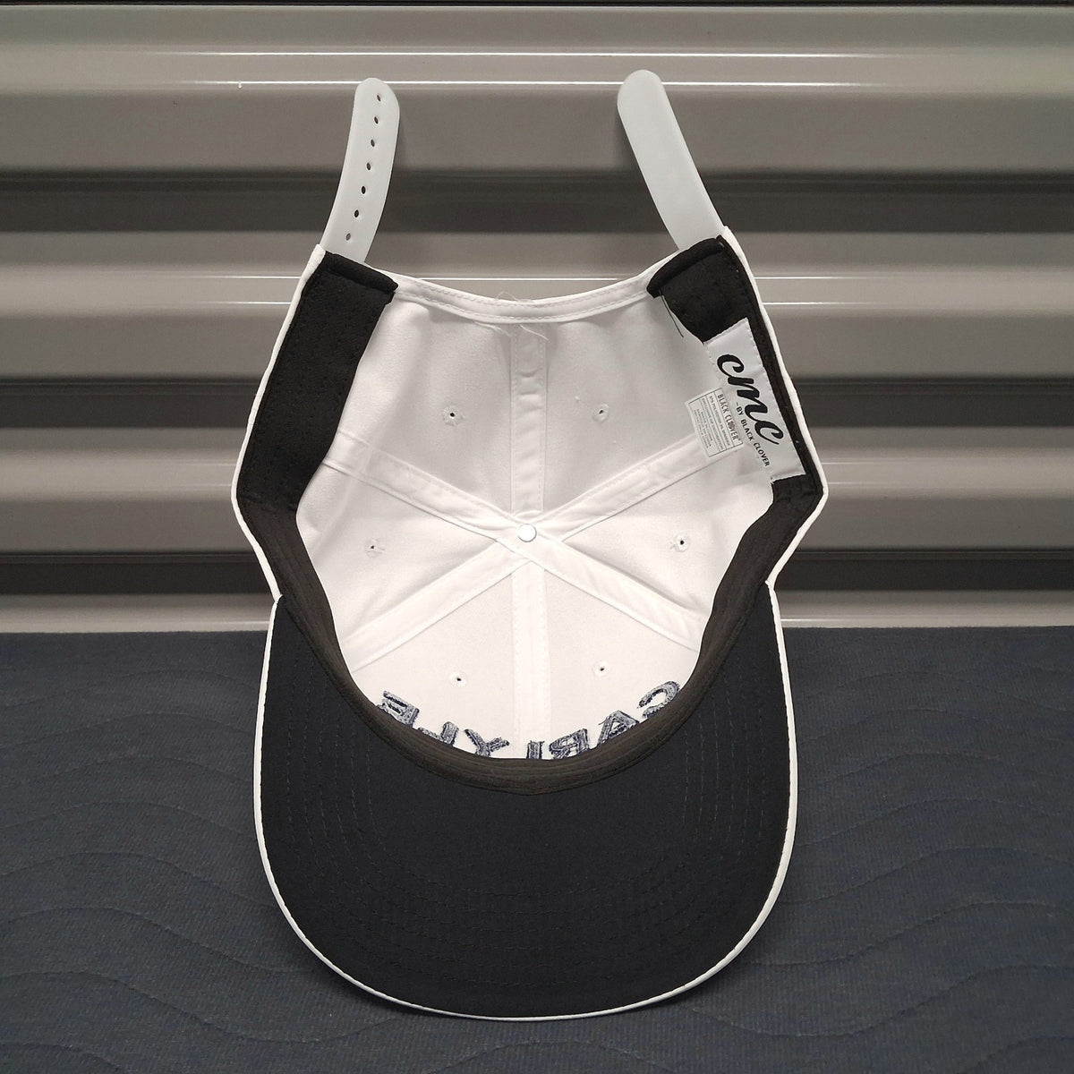 Performance Golf Hat with Embroidery - White Snapback Cap for Men & Women