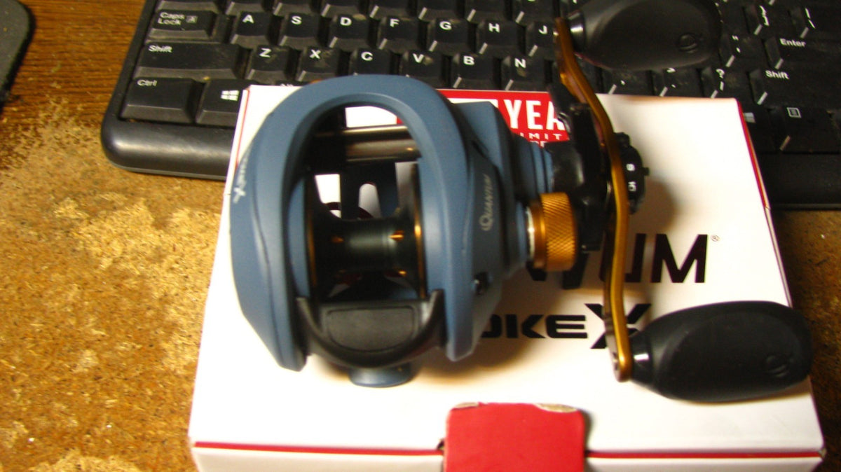 Quantum Smoke Baitcast Reel SMX100HPT - Left Hand, 9 Bearings, 7.3:1 Gear Ratio