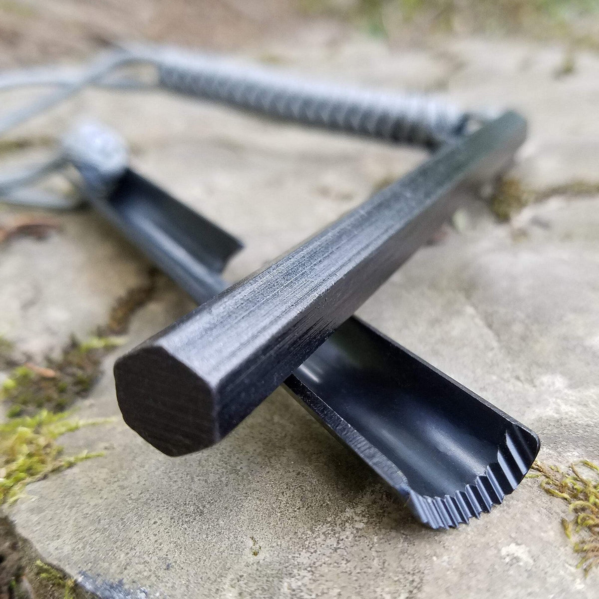 Large HexaShape Ferro Rod Fire Starter with Paracord Lanyard & Striker