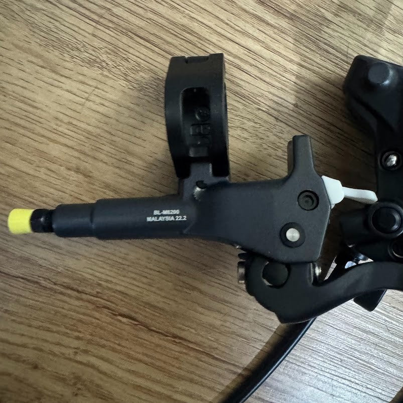 Shimano Deore Hydraulic Disc Brake Levers with 4-Piston Design