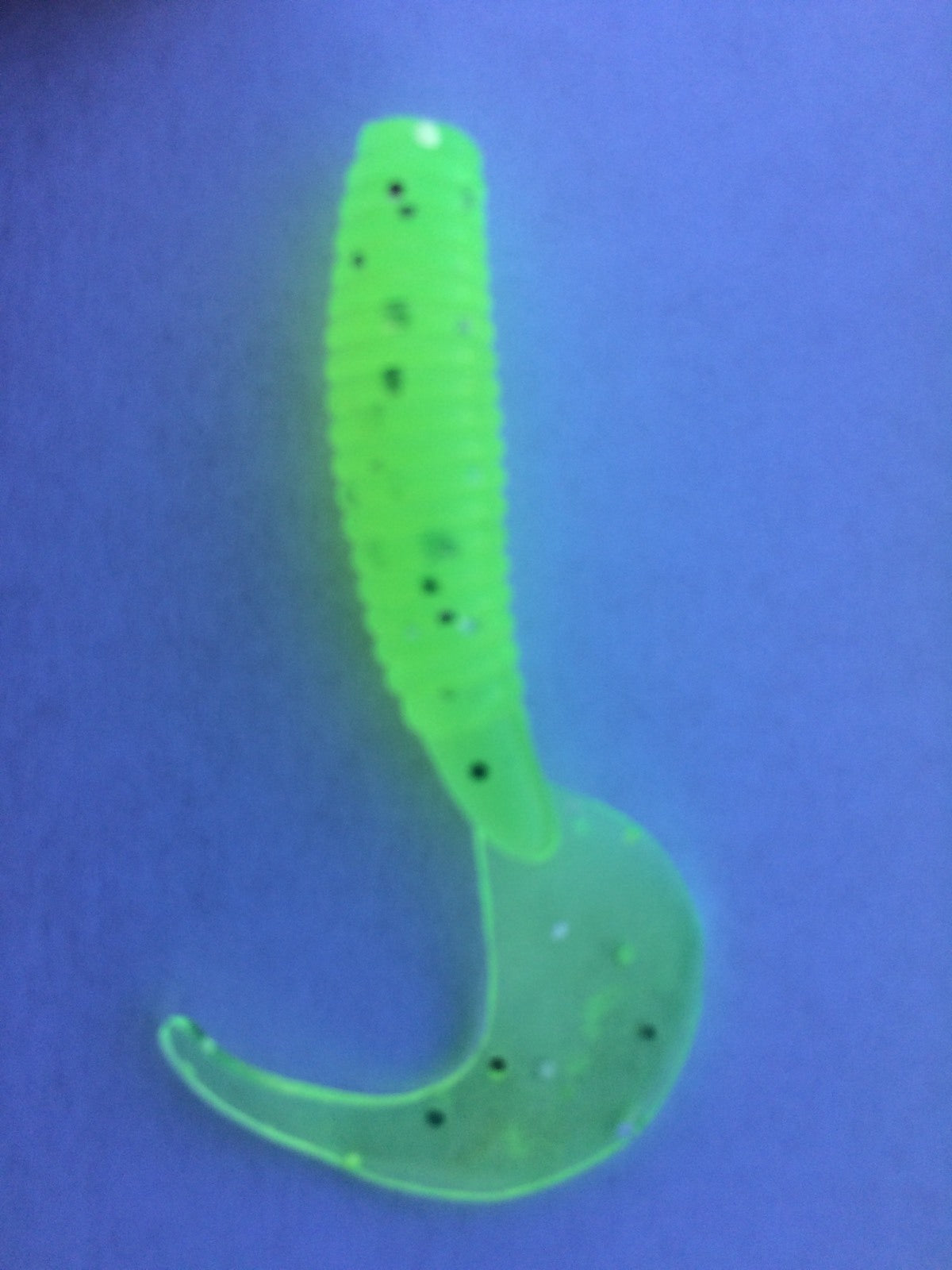 100pcs 2.5-Inch Chartreuse Curly Tail Soft Plastic Fishing Lures for Bass & Walleye