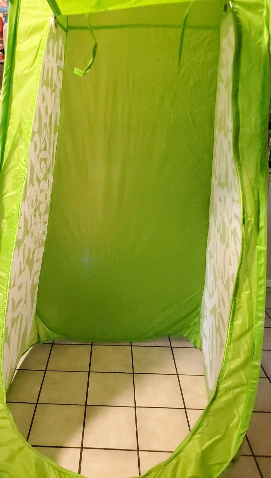Flip Up Privacy Shower Tent with Green Screen for Changing Rooms