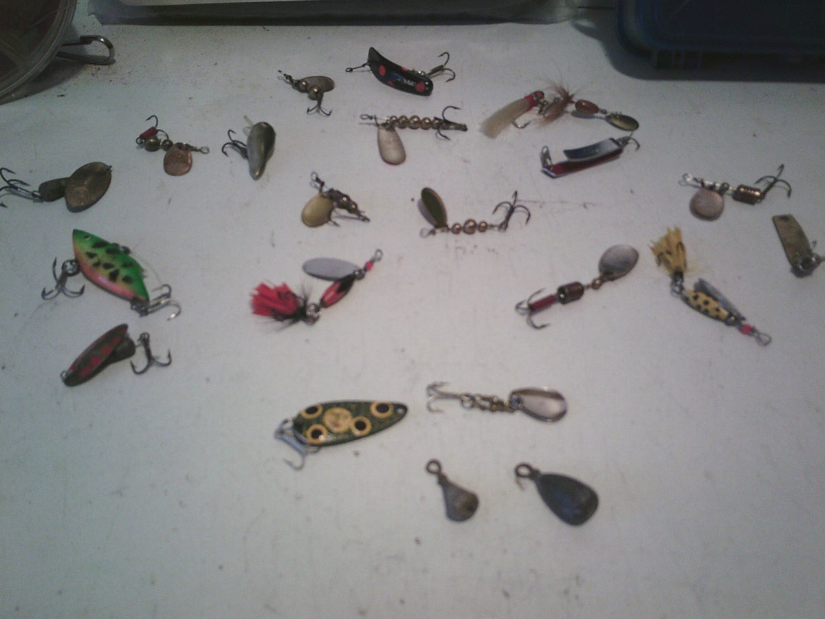 Fishing Tackle Box with 19 Vintage Lures & Roto Case - Free Shipping