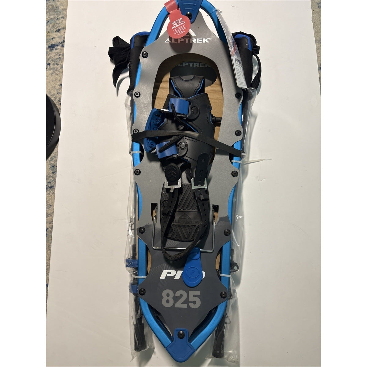 Pro Snowshoe Kit with Sawtooth Grip Poles and Carry Bag - New