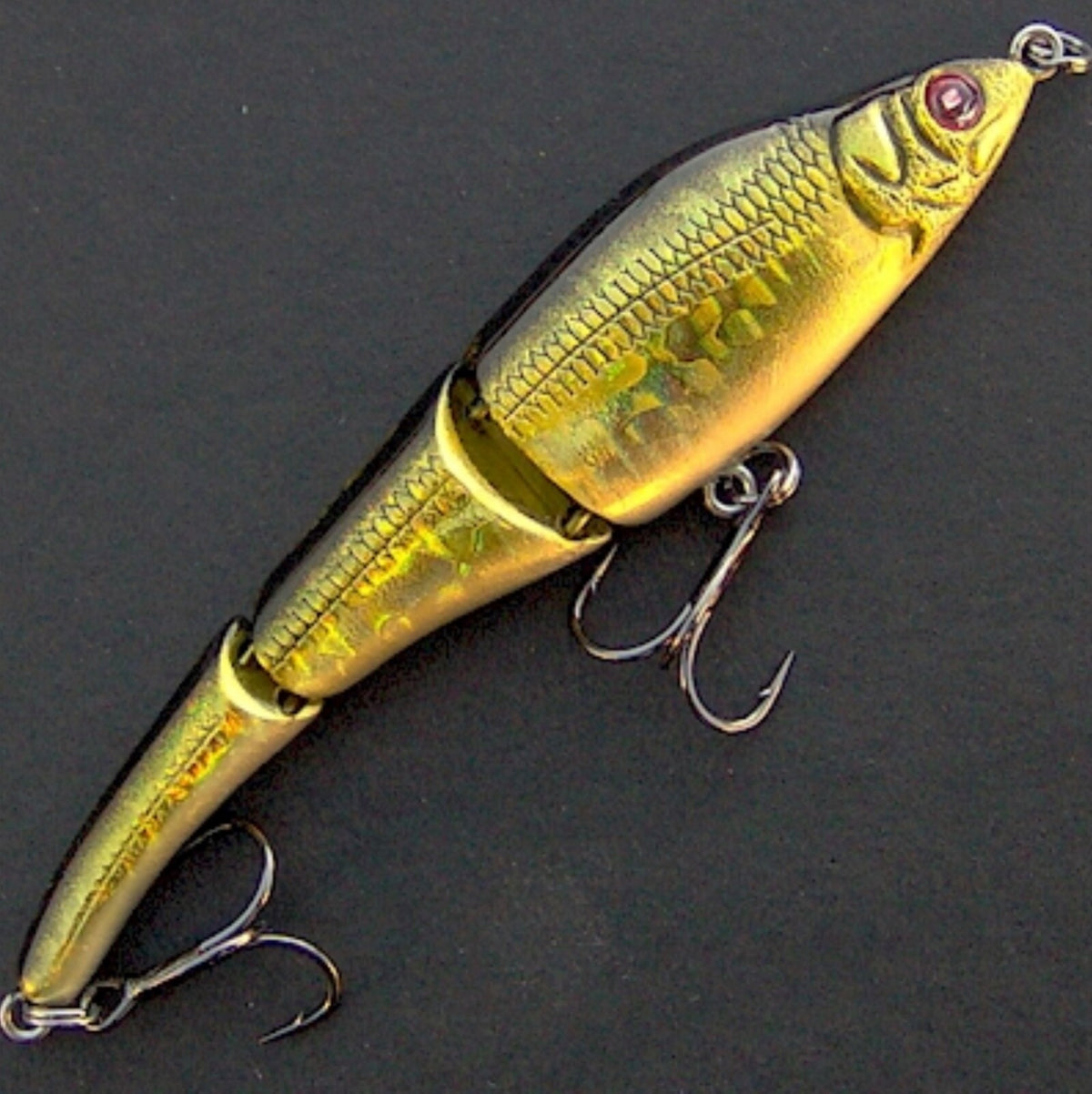 Slow Sinking 9-Inch Fishing Swimbait with Triple Hooks - Salt & Freshwater Lure