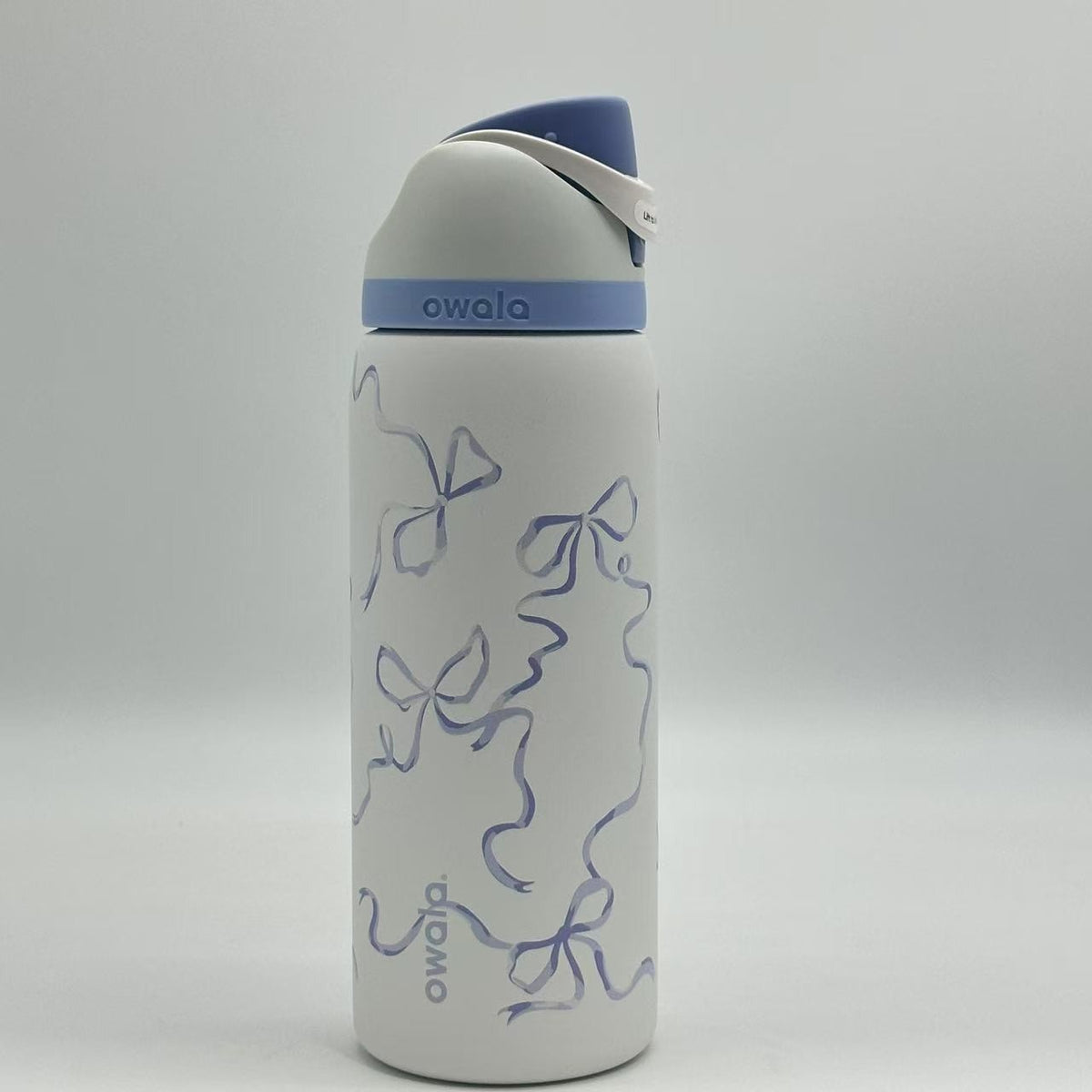 32 oz Insulated Stainless Steel Water Bottle - Tied & True FreeSip Blue Bow