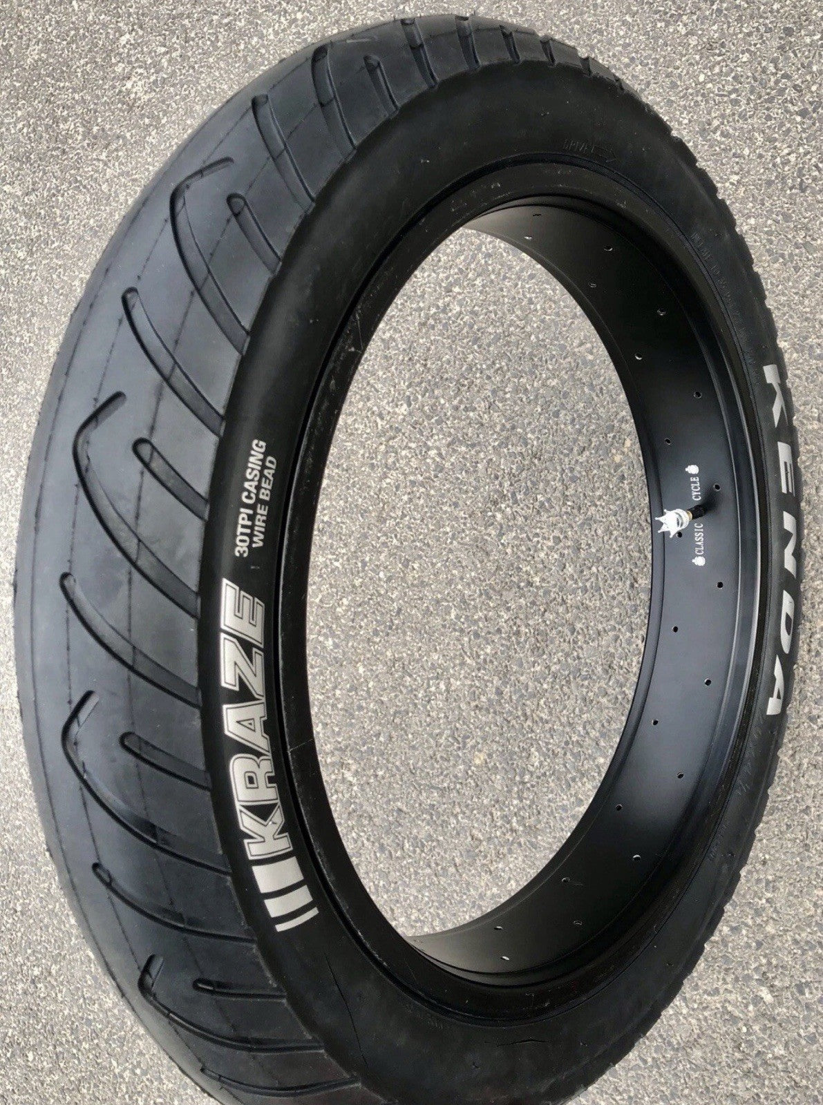 20 Inch Fat Bike Tire for Electric Bikes - Kenda Kraze 4.25" with Oldschool Tread